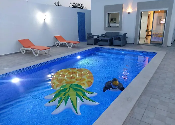 Villa Lella Hadherya